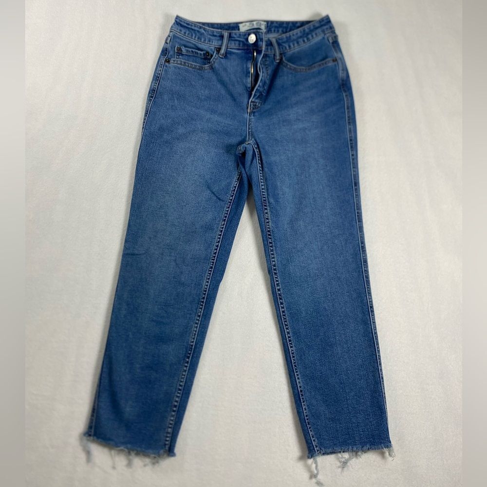 We The Free Women's 28 Curvy High Rise vintage straight Blue Denim Distressed